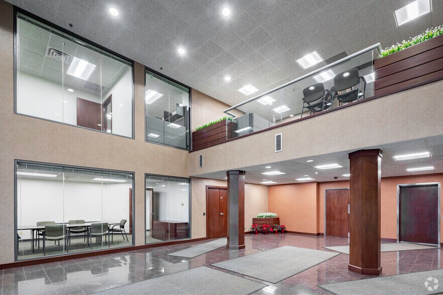 More Photos Of 625 N North Ct, Palatine Unknown For Lease