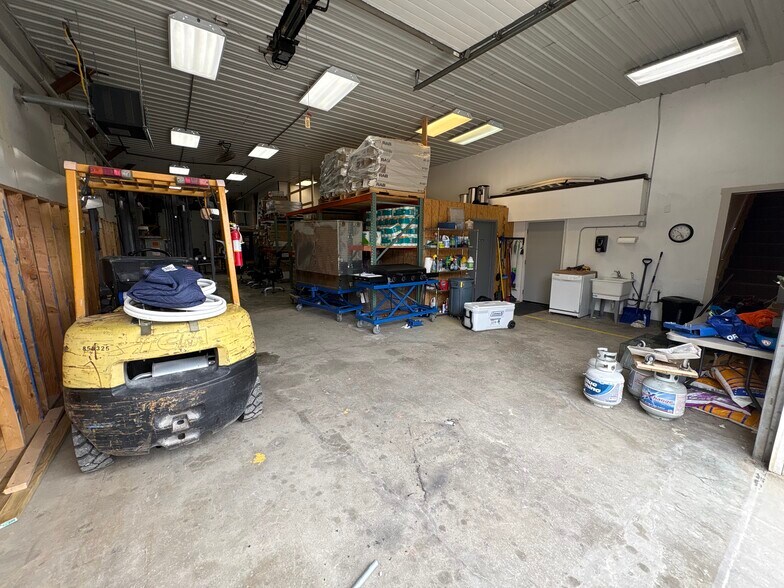 More Photos Of 707 Widewater Dr, Lafayette Industrial For Lease