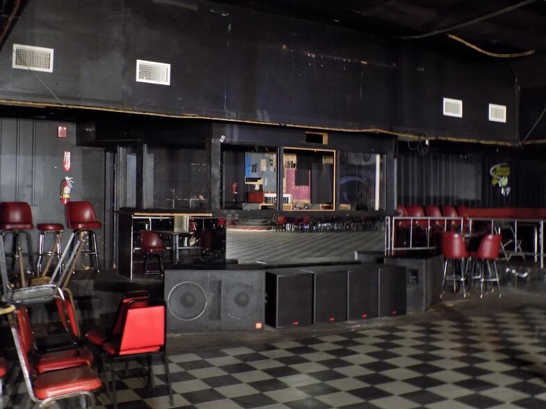 More Photos Of 2403 N Cornell St, Lubbock Bar For Sale