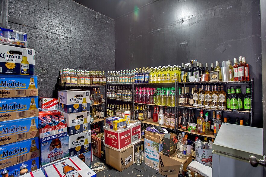 More Photos Of 418 Washington St, Chattahoochee Storefront For Sale