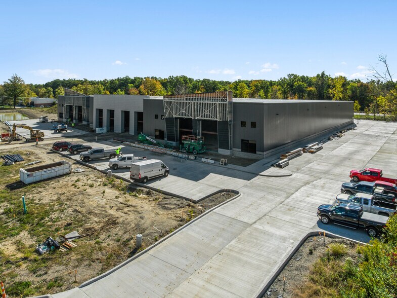 More Photos Of 31369 Industrial Pky, North Olmsted Distribution For Lease