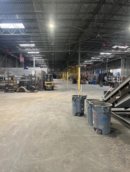 More Photos Of 6800 S Interstate Highway 45, Wilmer Showroom For Lease