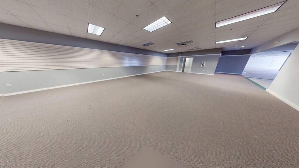 More Photos Of 6025 W Saginaw Hwy, Lansing Freestanding For Sale
