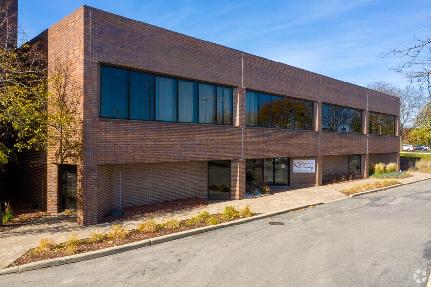 More Photos Of 2010 S Arlington Heights Rd, Arlington Heights Medical For Lease