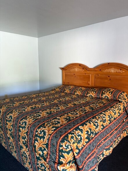More Photos Of 155 Richardson Rd, Middletown Hotel For Sale
