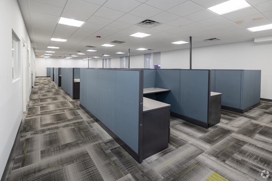 More Photos Of 3733 University Blvd W, Jacksonville Office For Lease