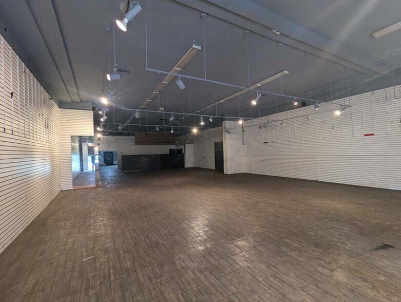 More Photos Of 6662-6666 Hollywood Blvd, Los Angeles Storefront For Sale