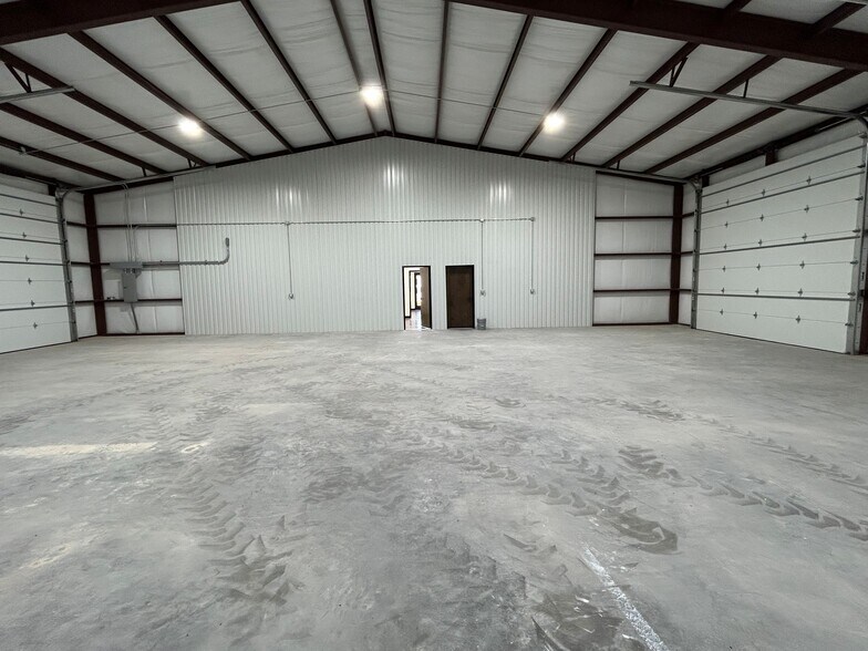 More Photos Of 2212 Saw Gin Road, Pecos Showroom For Lease