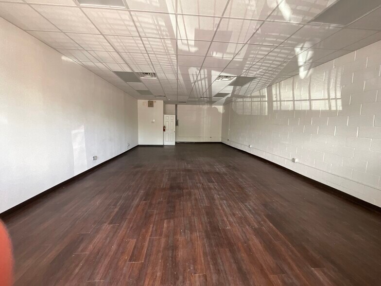 More Photos Of 6513 Tidwell Rd, Houston Storefront For Lease