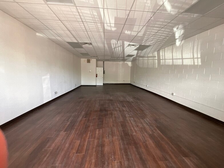 More Photos Of 6513 Tidwell Rd, Houston Storefront For Lease