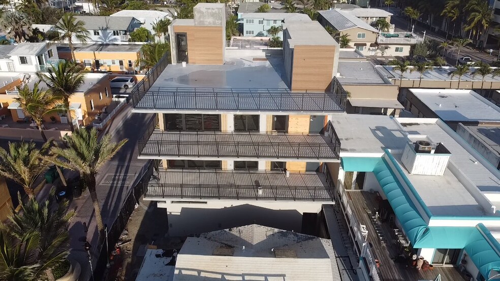 More Photos Of 1500 N Broadwalk, Hollywood Bar For Lease