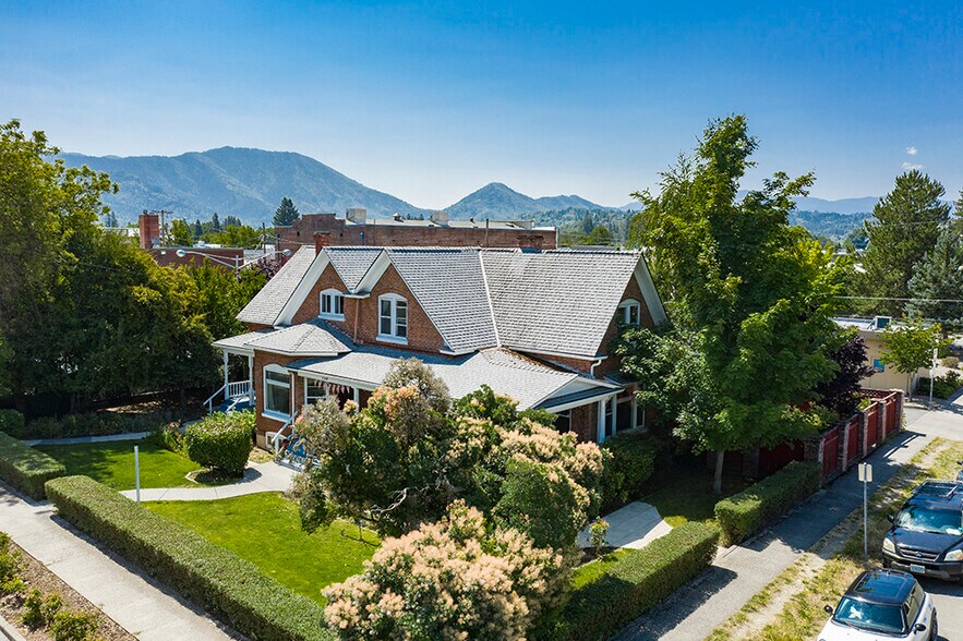 More Photos Of 139 SW I St, Grants Pass Specialty For Sale