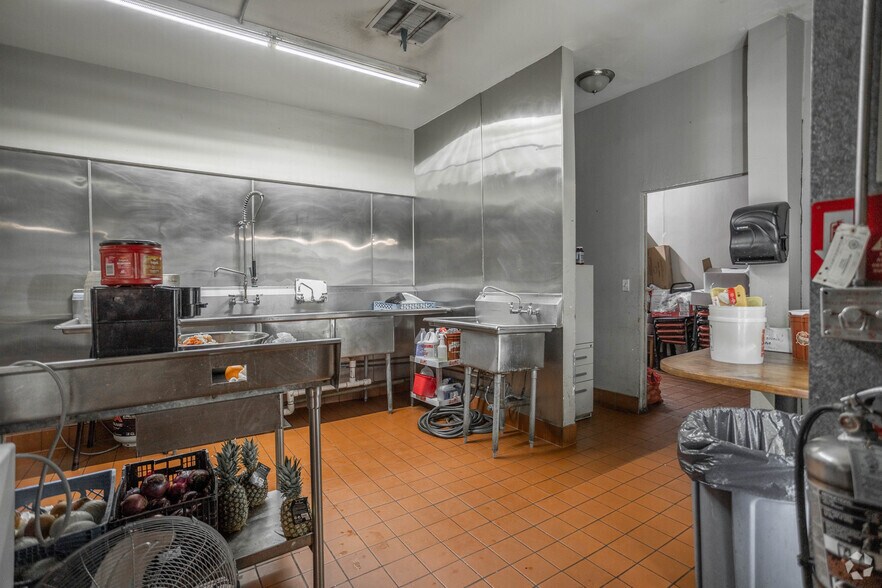 More Photos Of 114 E 11th St, Perris Restaurant For Lease