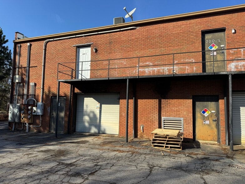 More Photos Of 400 Stonewall Ave, Fayetteville Flex For Sale