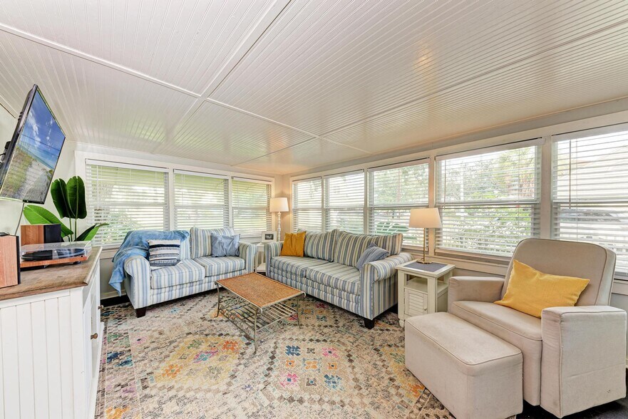 More Photos Of 1533 1st Avenue Dr W, Bradenton Multifamily For Sale