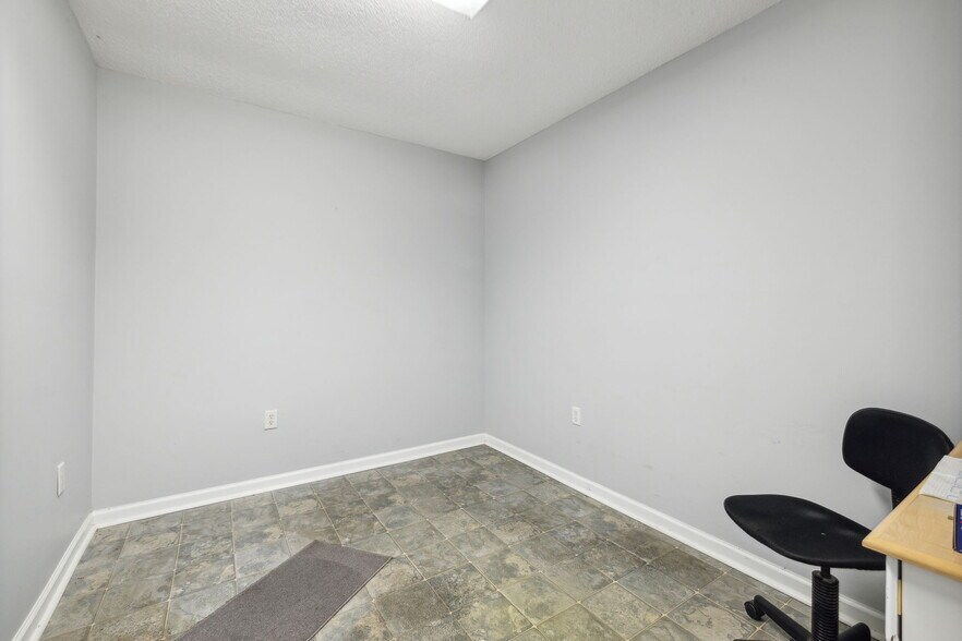 More Photos Of 2762 Dunn Ave, Jacksonville Office For Sale