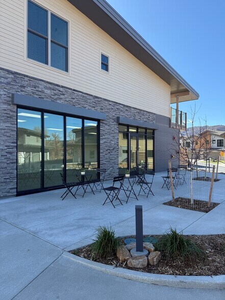 More Photos Of 205 Jasper Pl, Ridgway General Retail For Sale