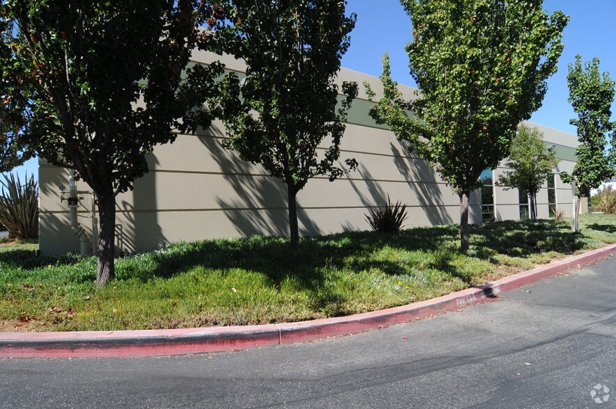 More Photos Of 215-219 Vineyard Ct, Morgan Hill Manufacturing For Sale