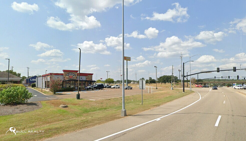 More Photos Of 1803 Pike Point Pl, Mccomb Restaurant For Sale