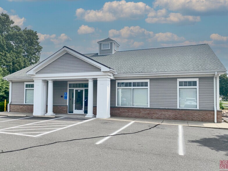 More Photos Of 129 New Britain Ave, Plainville Bank For Lease
