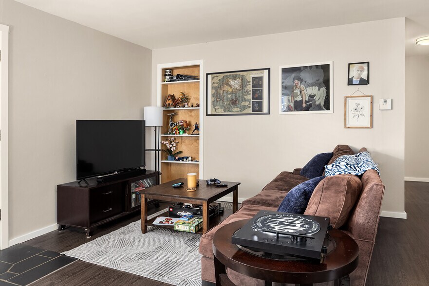 More Photos Of 5506 7th Ave NW, Seattle Apartments For Sale