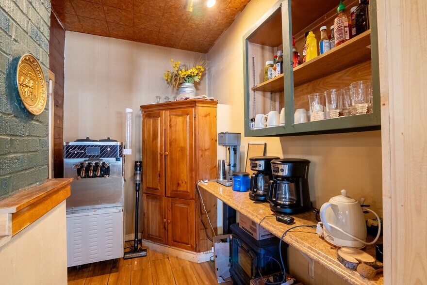 More Photos Of 1454 Old Hwy 97, Malott Restaurant For Sale