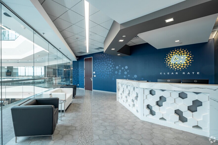 More Photos Of 2600 W Big Beaver Rd, Troy Office For Lease