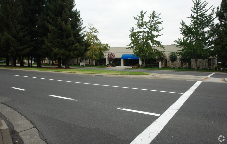 More Photos Of 1330 W Middlefield Rd, Mountain View Office For Sale