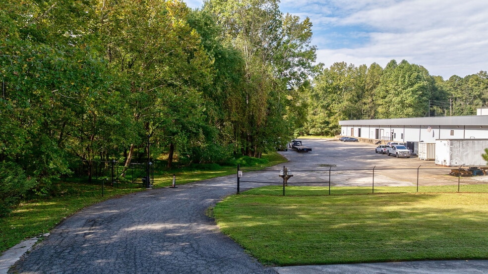 More Photos Of 328 Commerce Blvd, Bogart Warehouse For Sale