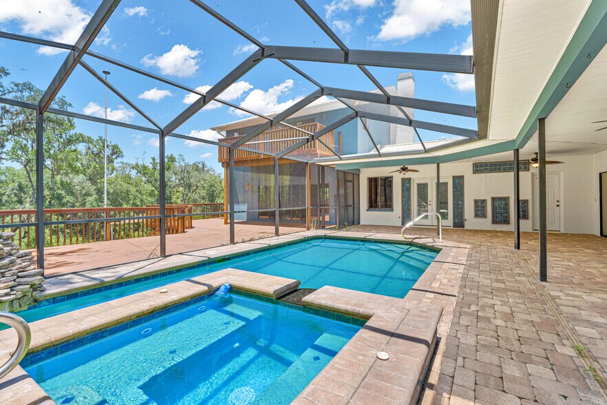 More Photos Of 27255 Hickory Hill Rd, Brooksville Specialty For Sale