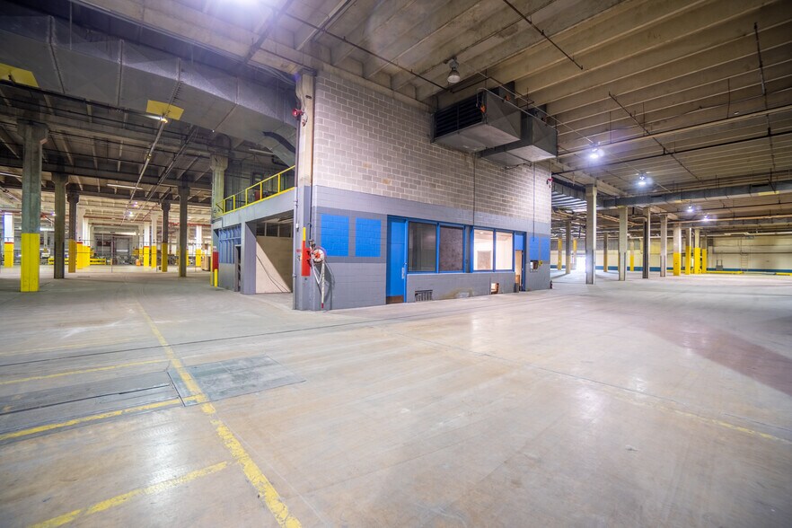 More Photos Of 3456 Meyers Rd, Memphis Distribution For Lease