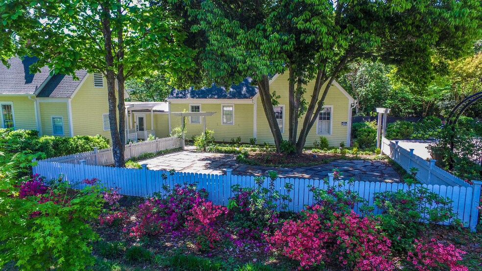 More Photos Of 132 E College St, Griffin Hospitality For Sale