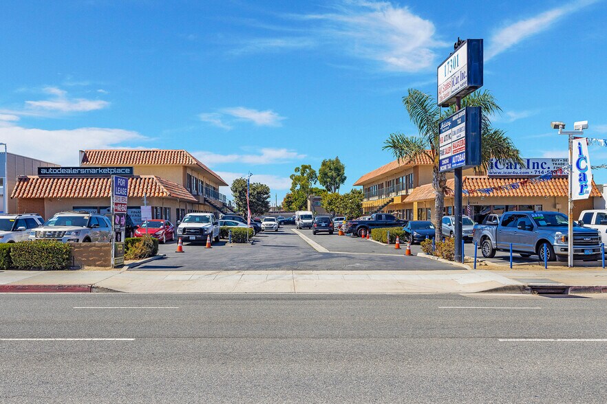 More Photos Of 17301 Beach Blvd, Huntington Beach Storefront Retail Office For Sale