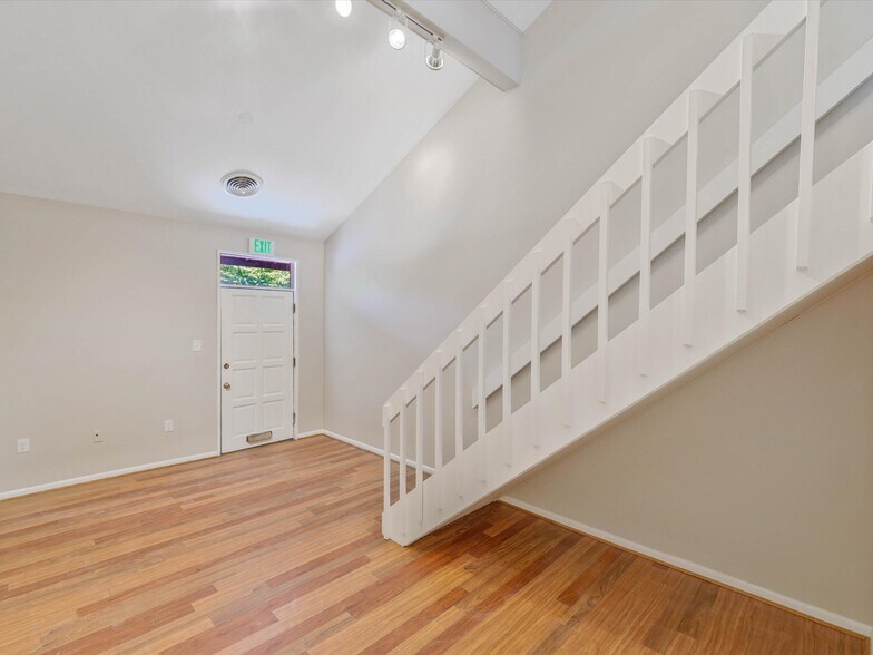 More Photos Of 311 Maple Ave W, Vienna Medical For Lease