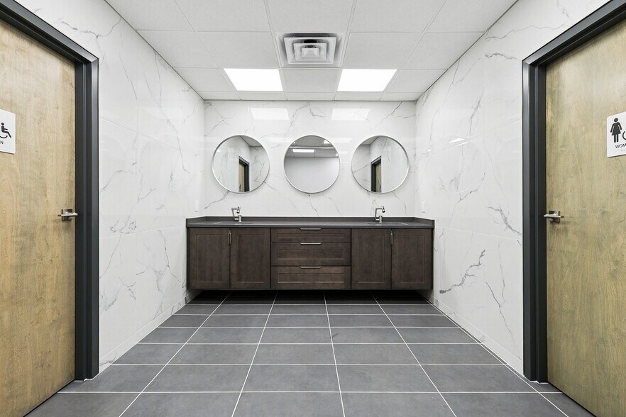 More Photos Of 8411 Parc Pl, Chalmette Office For Sale