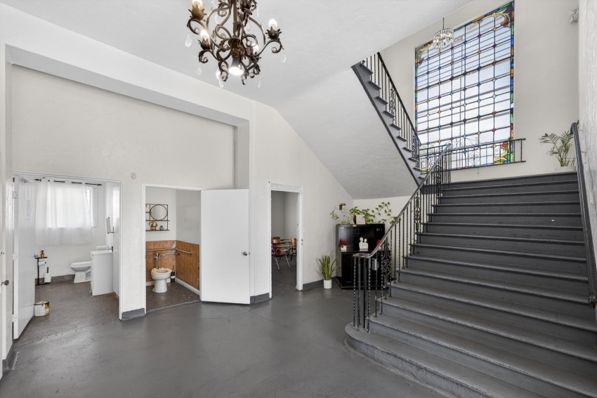 More Photos Of 7101 Menlo Ave, Los Angeles Religious Facility For Sale