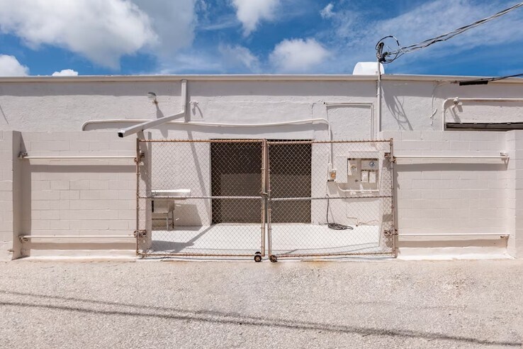 More Photos Of 610 NE 29th St, Pompano Beach Warehouse For Lease