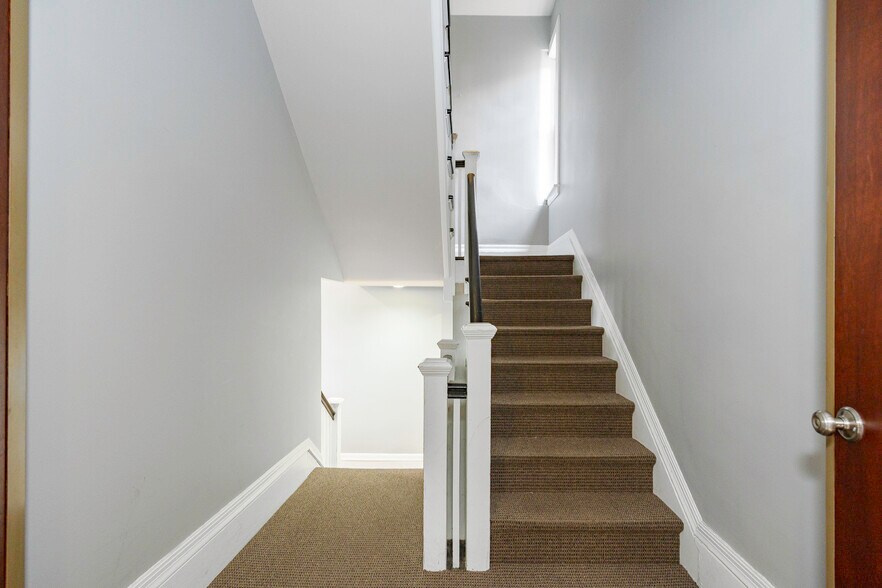 More Photos Of 214 Main St, Poughkeepsie Loft Creative Space For Sale