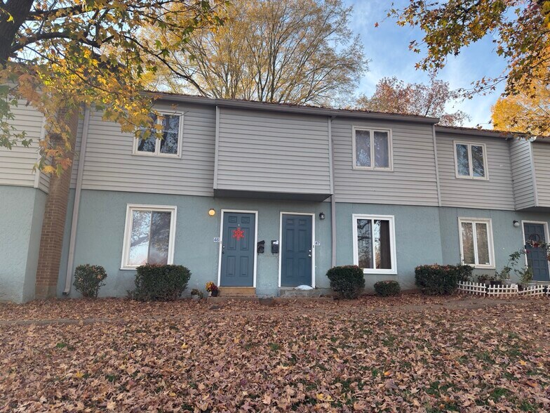 More Photos Of 1931 Mereview Ct, Charlotte Apartments For Sale