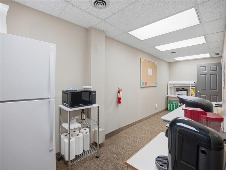 More Photos Of 950-960 Uglow Ave SE, Dallas Medical For Sale