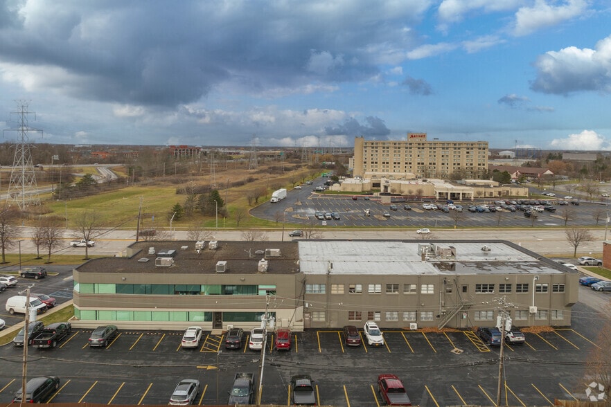 More Photos Of 1321-1325 Millersport Hwy, Amherst Office For Lease