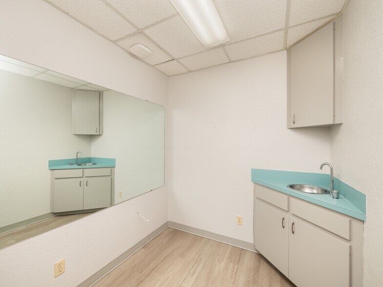 More Photos Of 4409 Menchaca Rd, Austin Medical For Sale