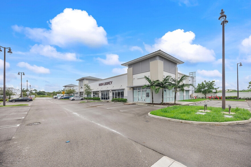 More Photos Of 1400-1420 NE 8th St, Homestead Storefront For Lease
