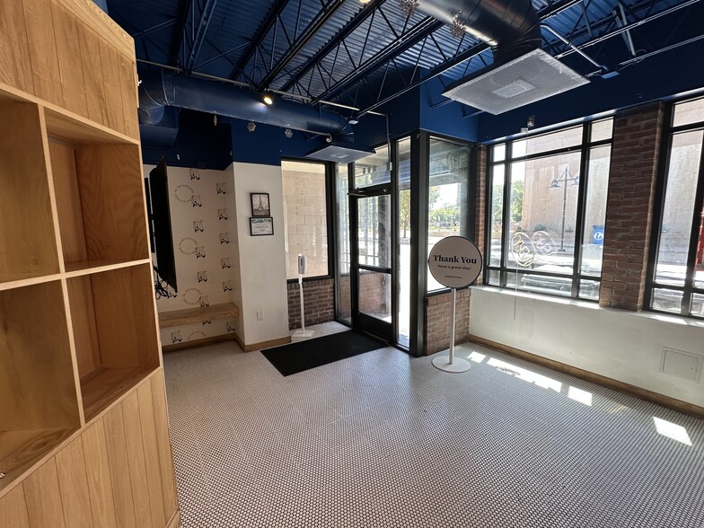 More Photos Of 420 S Ervay St, Dallas Storefront Retail Office For Lease
