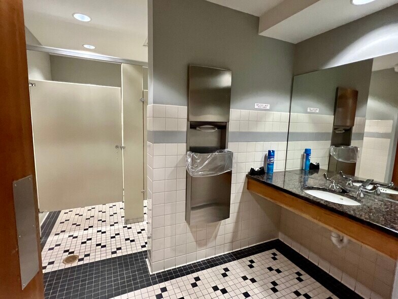 More Photos Of 35 Centerra Pky, Lebanon Office For Lease