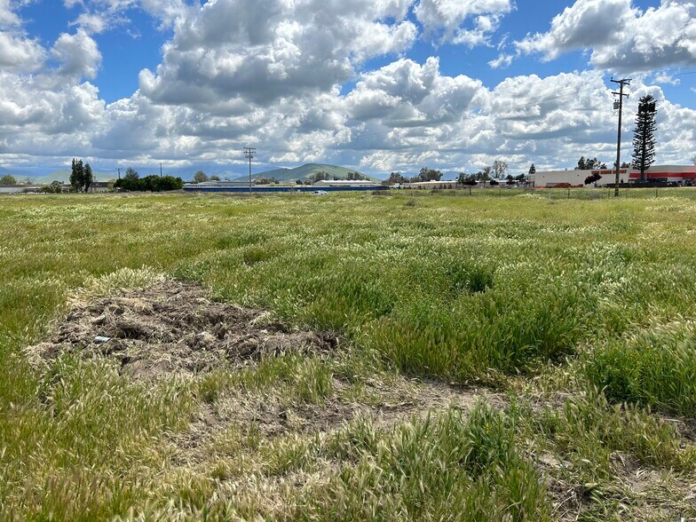 More Photos Of W. Springville Avenue, Porterville Land For Lease
