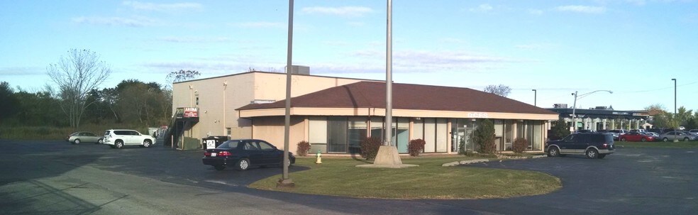 Primary Photo Of 500 N Green Bay Rd, Waukegan Office For Sale