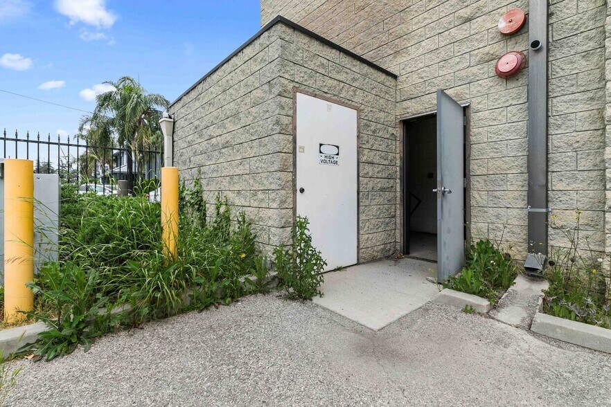 More Photos Of 9036 Winnetka Ave, Northridge Loft Creative Space For Lease