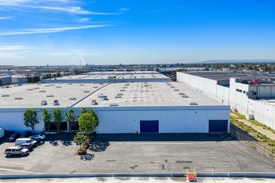 More Photos Of 2501-2551 S Alameda St, Los Angeles Unknown For Lease