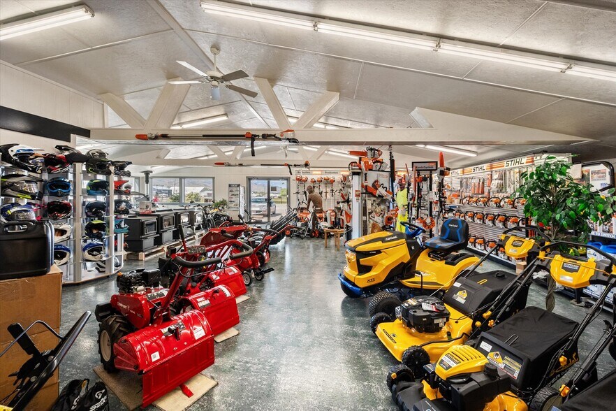 More Photos Of 5 Demick Ln, Salmon Auto Repair For Sale